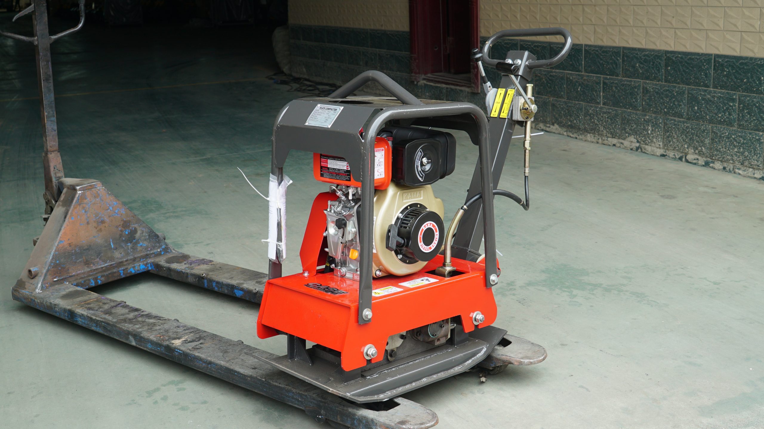 https://californiatoolsandequipment.com/blogs/news/everything-construction-vibrating-plate-compactors-buying-guide